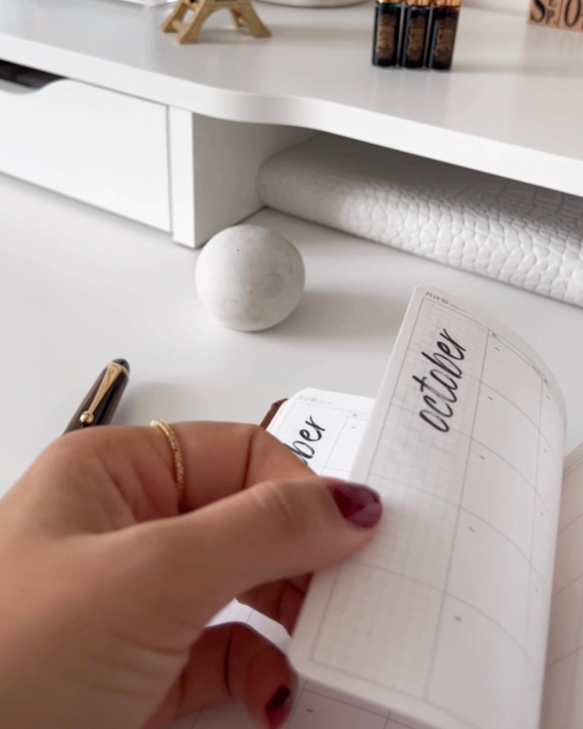 Le Jour monthlies - Functional Stickers